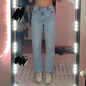 Abercrombie Ultra High Rise 90s Straight Jean - Light wash